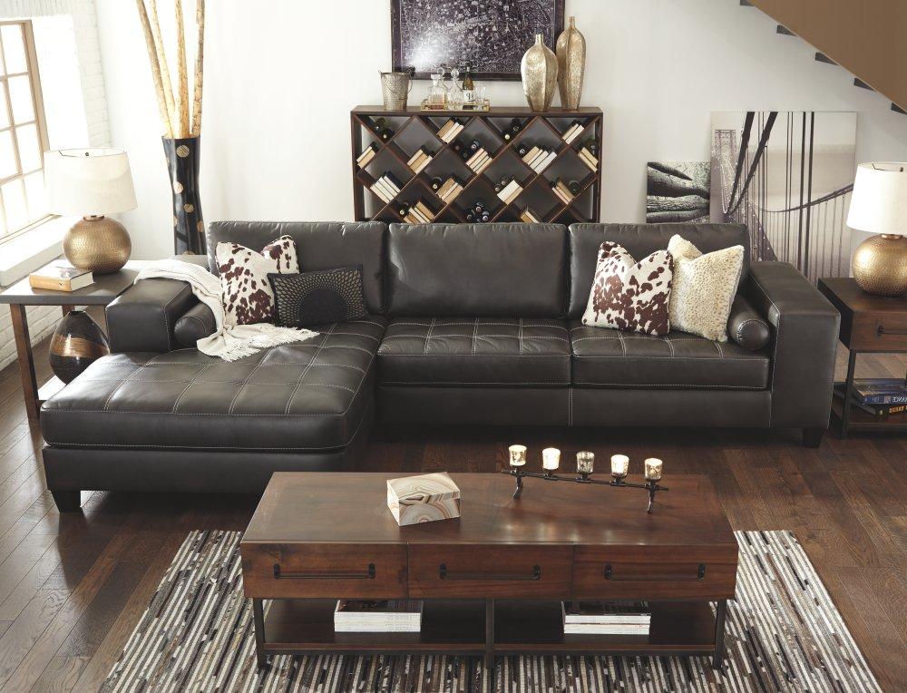 Nokomis 2-piece Sectional With Chaise